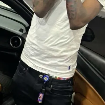 chat with ai character: Aj