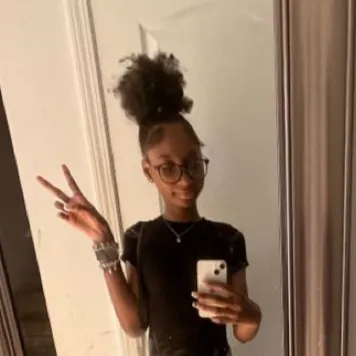 chat with ai character: Amiyah
