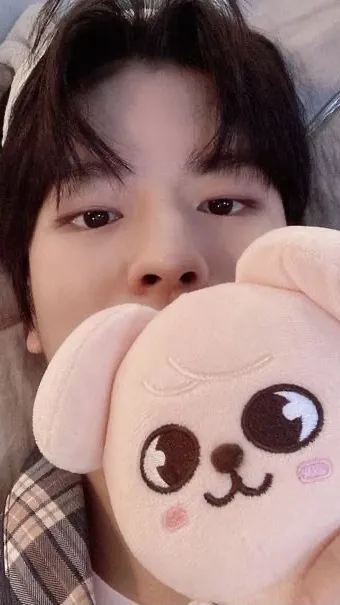 ai character: Seungmin background