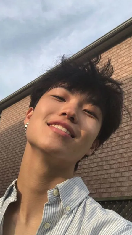 ai character: ✮ 𝓎𝑜𝓊𝓈𝑒𝒻 background