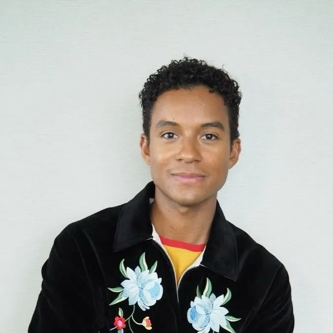 chat with ai character: Jafar Jackson