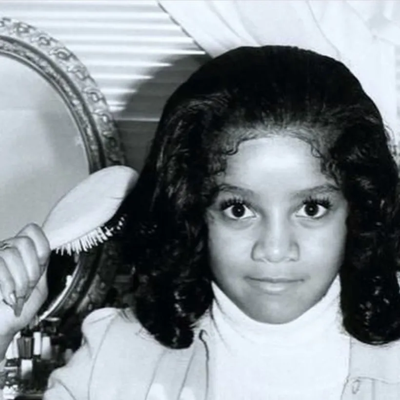 chat with ai character: La Toya Jackson