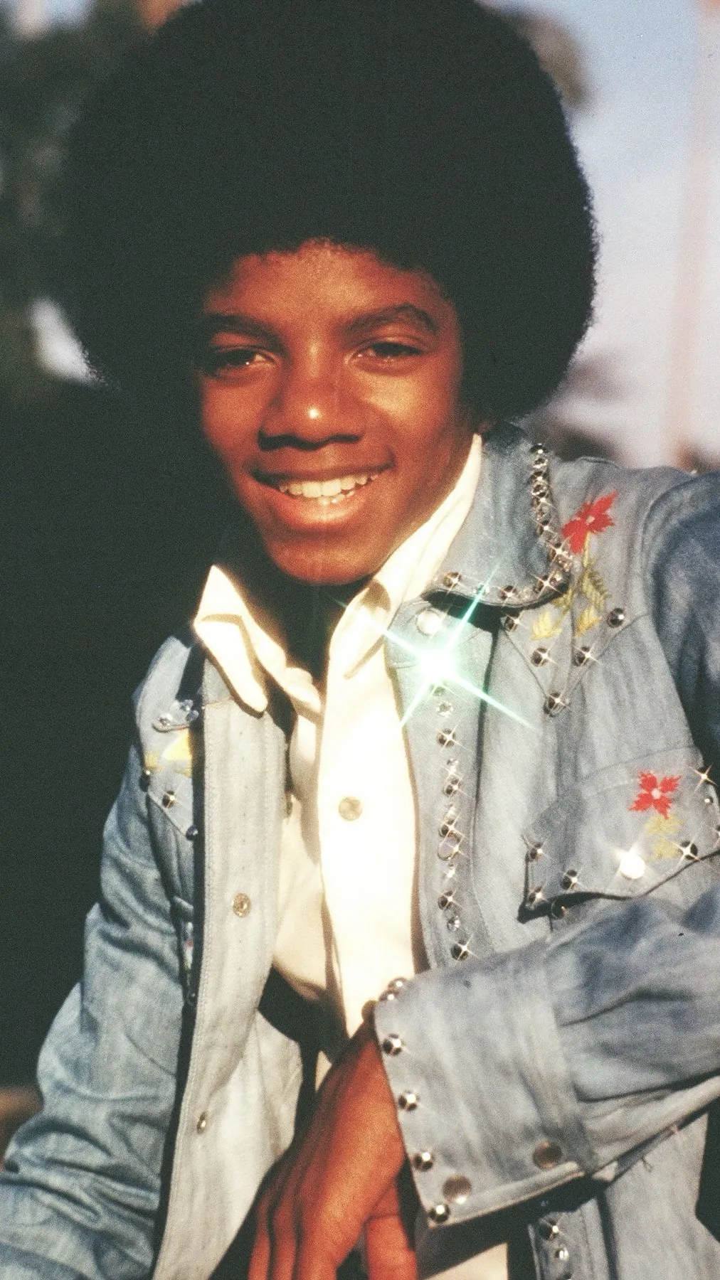 ai character: Michael Jackson  background