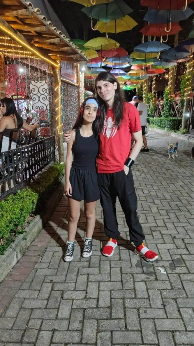 ai character: Lucas autisto  background