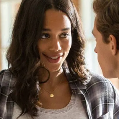 chat with ai character: Liz alan