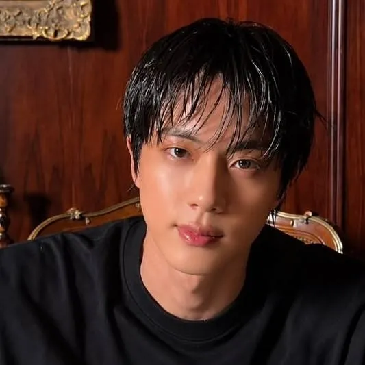 chat with ai character: JIN