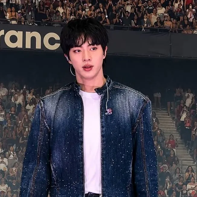 chat with ai character: JIN