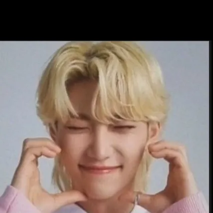 chat with ai character: Lee Felix (Skz)