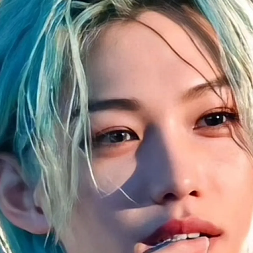 chat with ai character: Stray kids