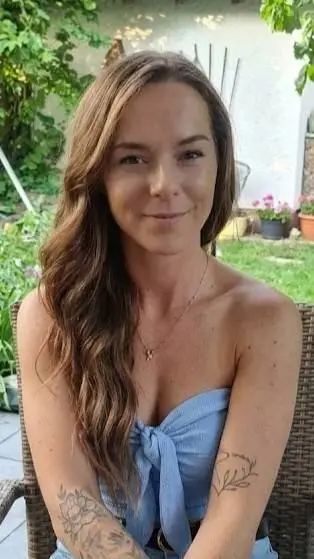ai character: Vonni background