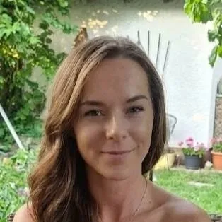 chat with ai character: Vonni