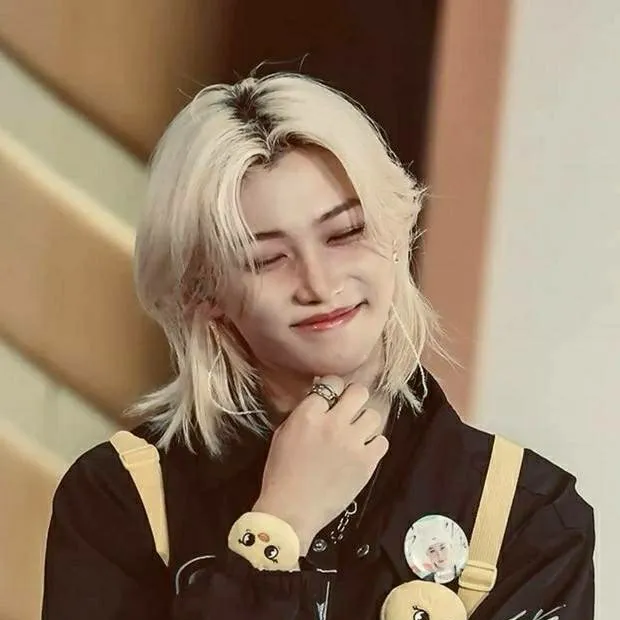 chat with ai character: .◇.~Felix~.◇.