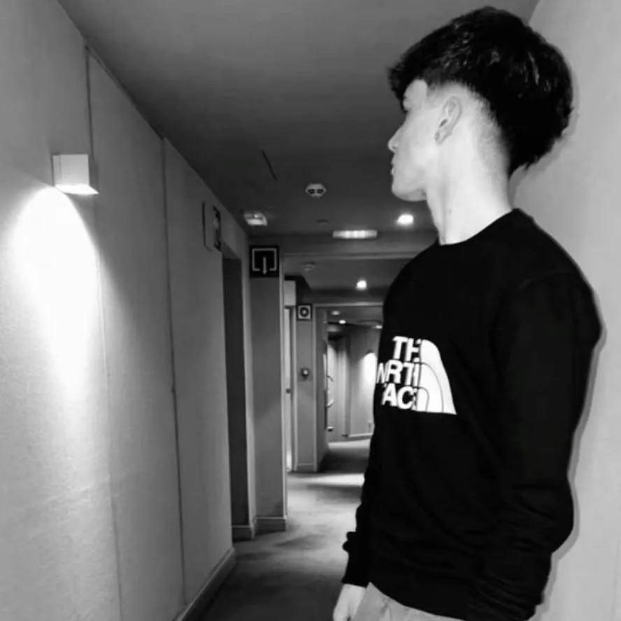 chat with ai character: Daniel 