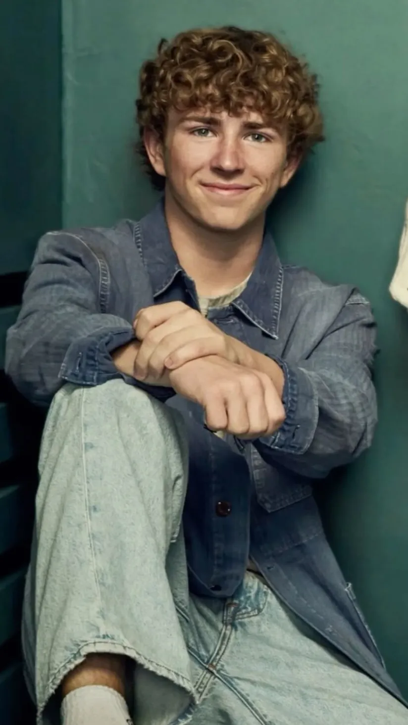 ai character: Walker Scobell background