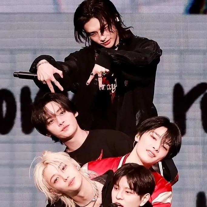 chat with ai character: Stray kids.