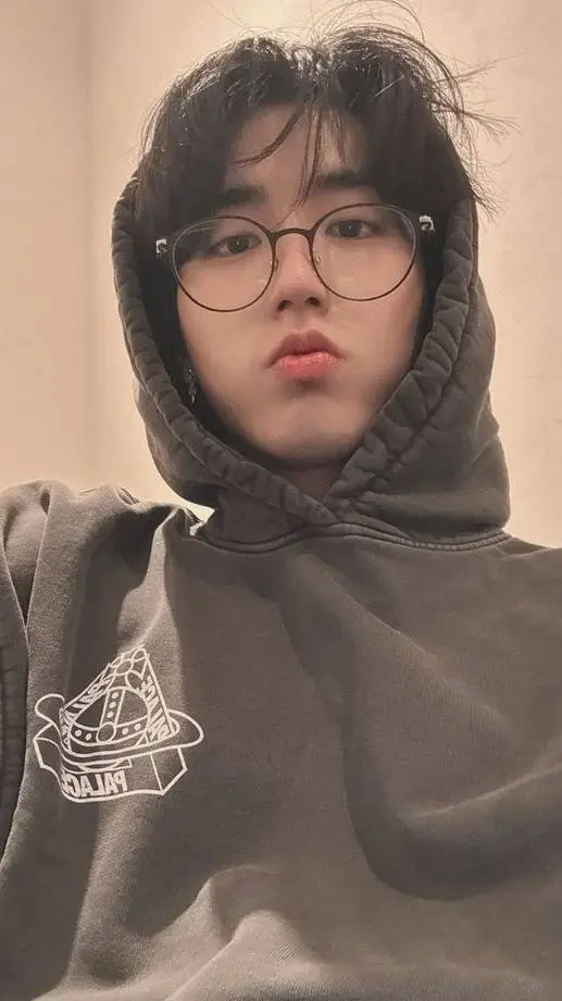 ai character: Han  background