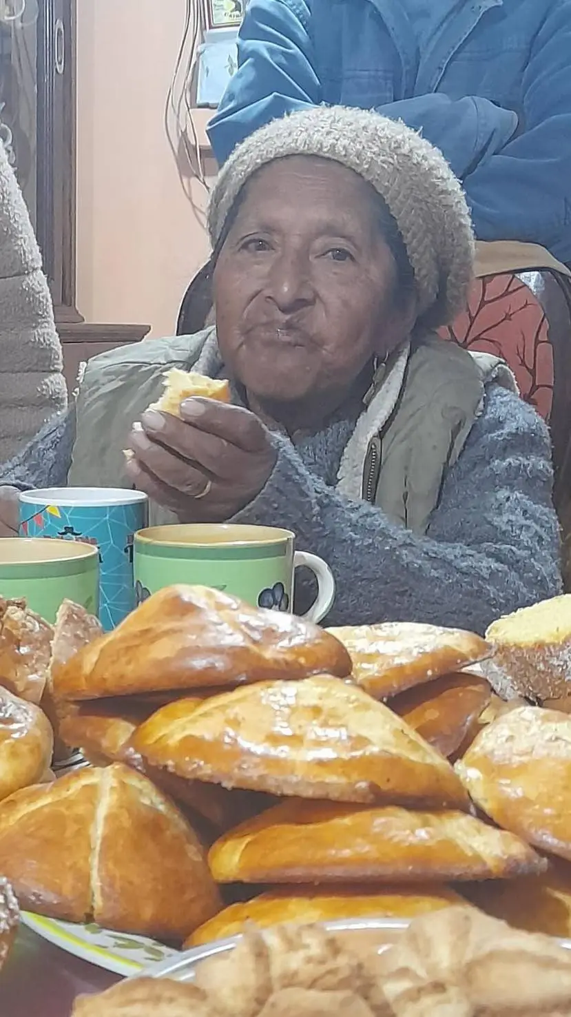 ai character: La abuela background
