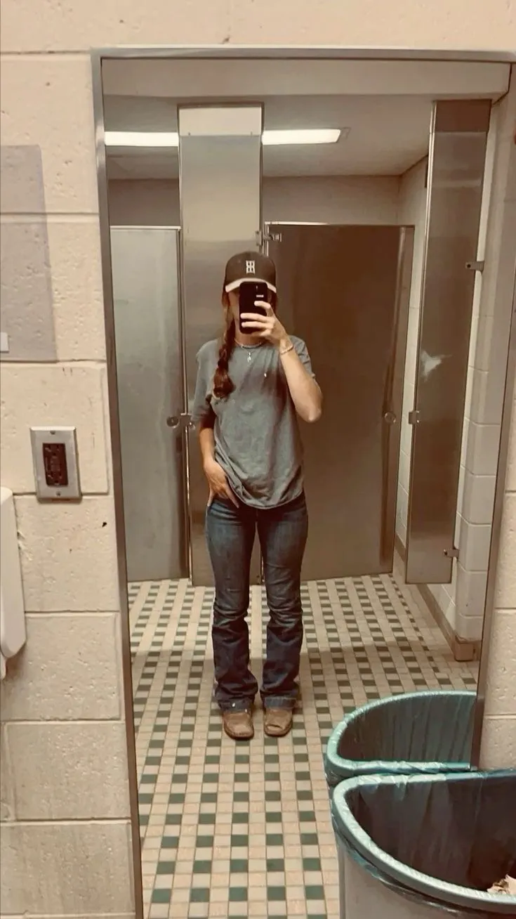 ai character: Aubri Wyatts background