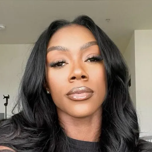 chat with ai character: Carlaisa