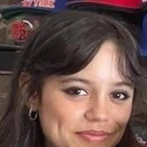 chat with ai character: Jenna Ortega 