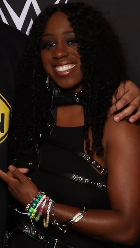 ai character: NAOMI background