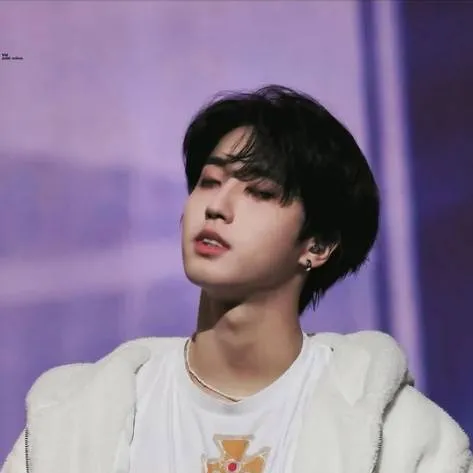 chat with ai character: Han