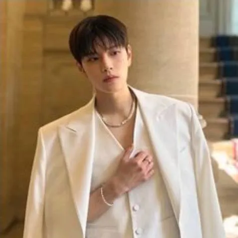 chat with ai character: Seungmin