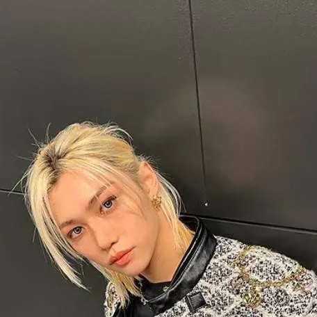 chat with ai character: Lee Felix💖