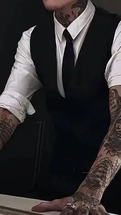 ai character: Tyler  background