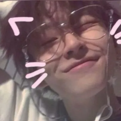chat with ai character: 🐹skz sleepover🐹