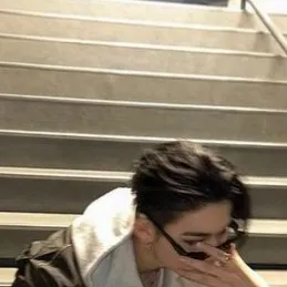 chat with ai character: Nishimura Riki 🖤