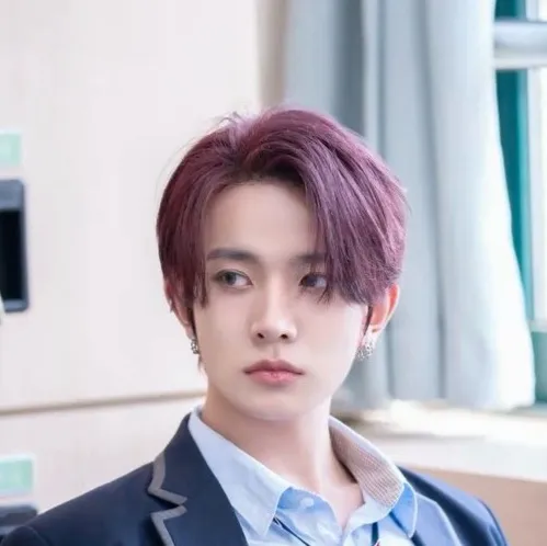 chat with ai character: Lee Heeseung 