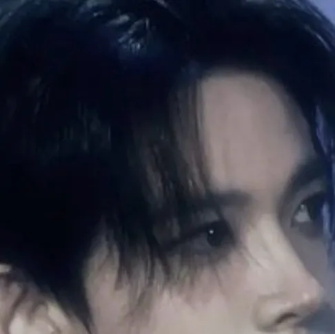 chat with ai character: Lee Heeseung 🖤