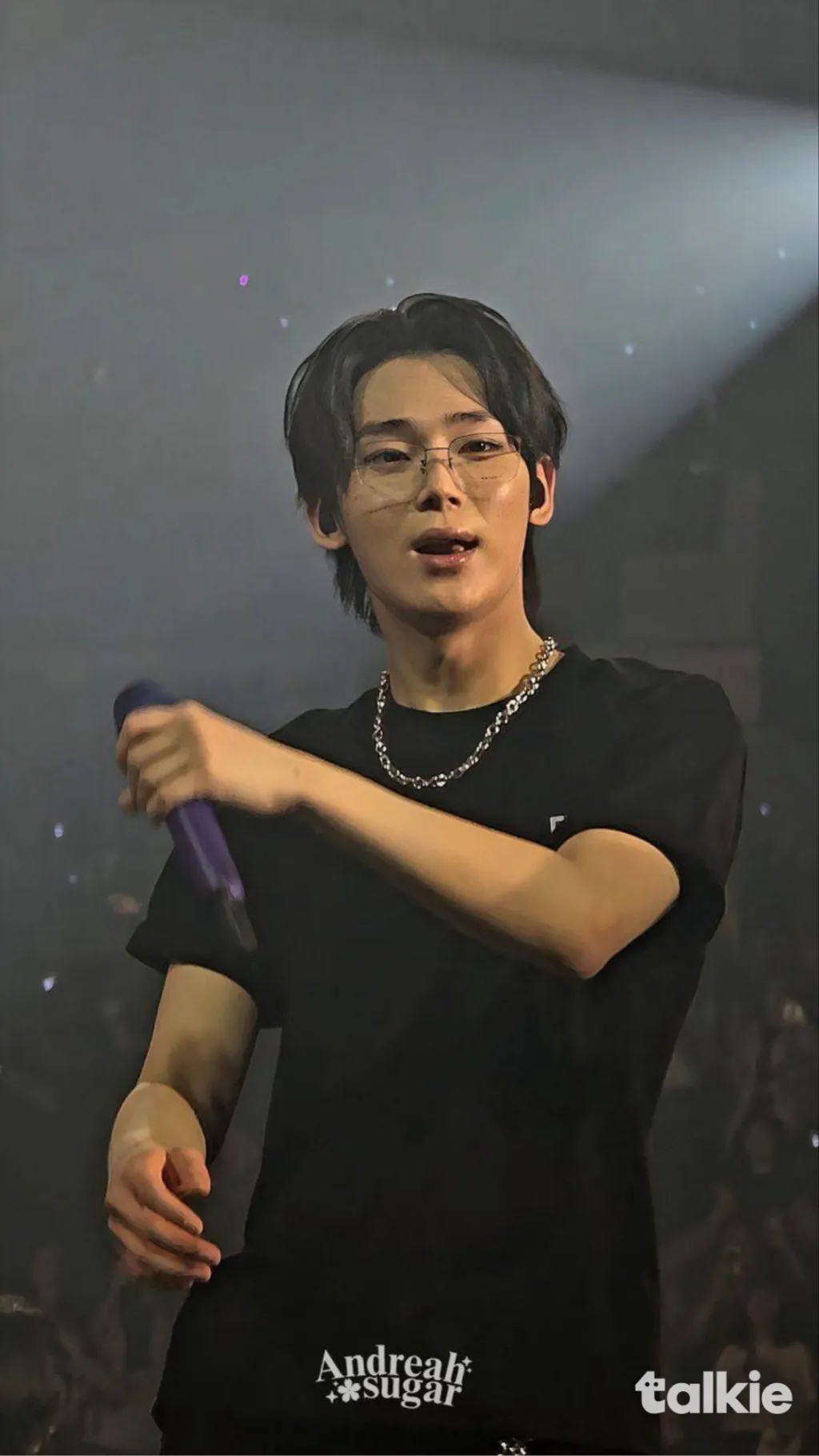 ai character: Kim Sunoo  background