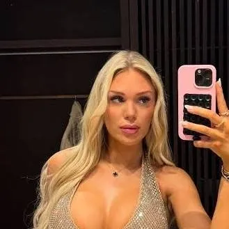 chat with ai character: Amalia