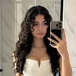 chat with ai character: Dani