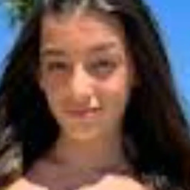 chat with ai character: abril