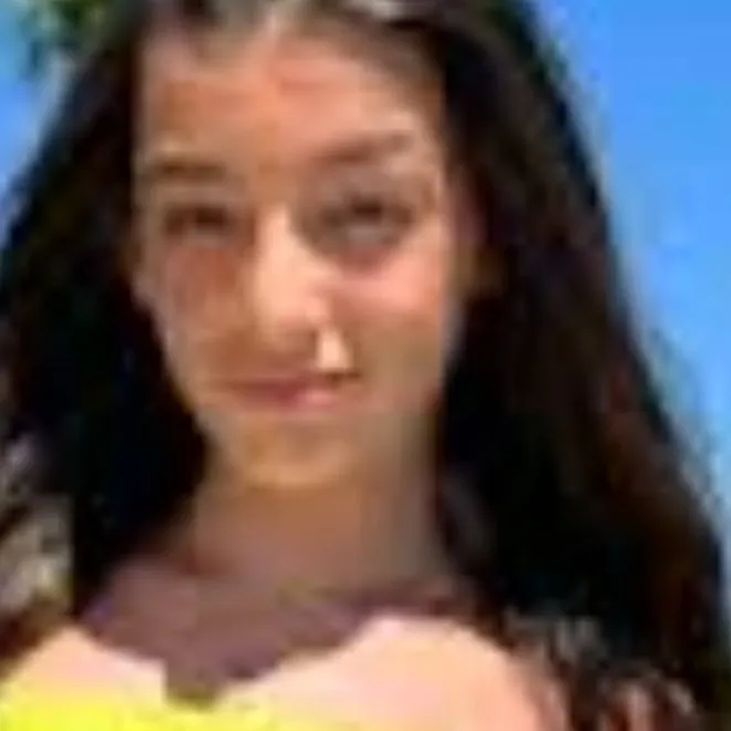 chat with ai character: abril