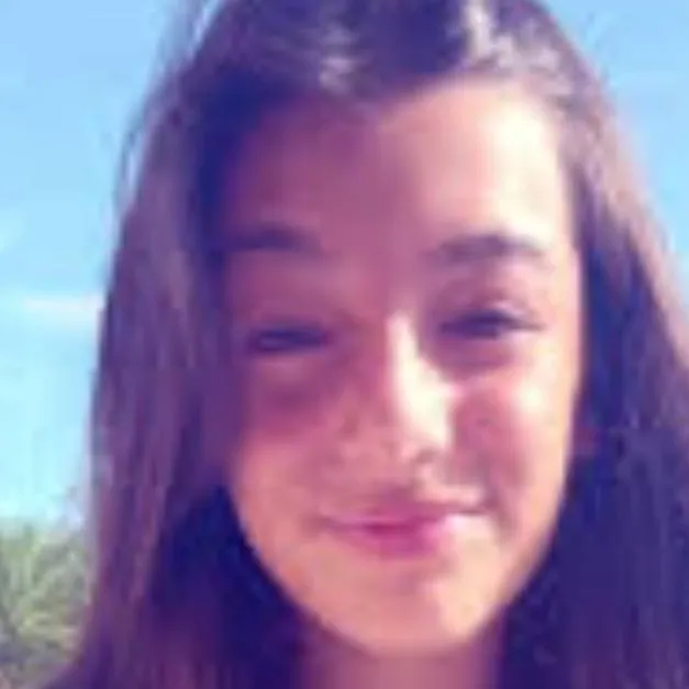 chat with ai character: abril