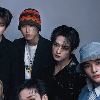 chat with ai character: stray kids