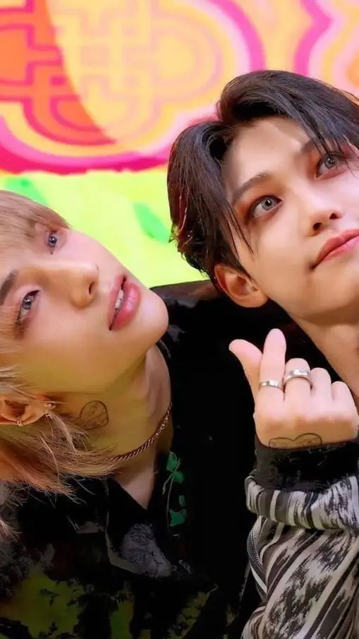 ai character: Hyunlix💞 background