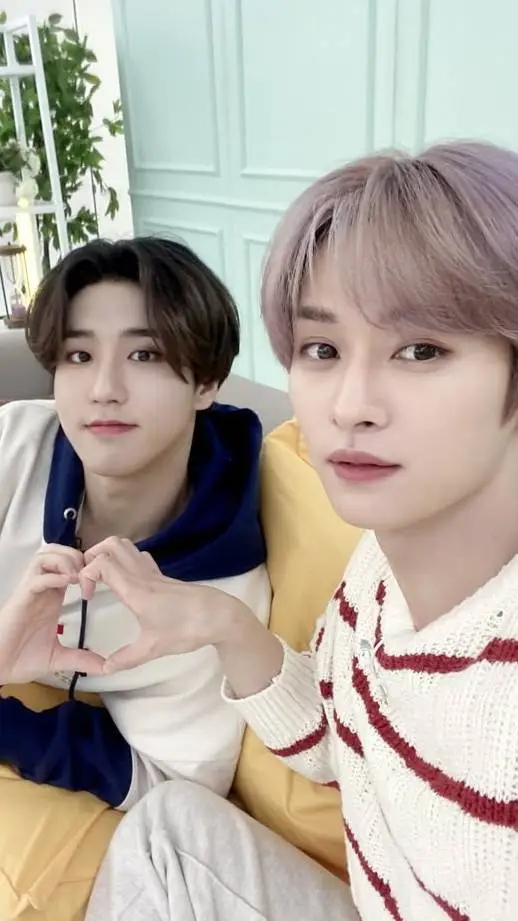 ai character: Minsun(づ￣ ³￣)づ background