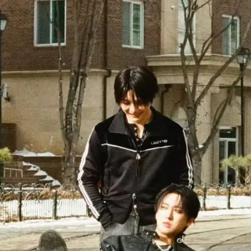 chat with ai character: Jeonbin( *¯ ³¯*)♡