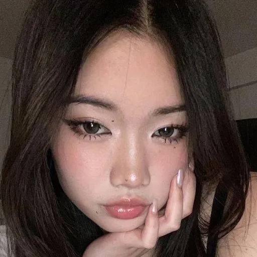 chat with ai character: 𝓨𝓾𝓻𝓲♡