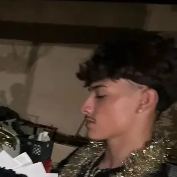 Chat with Alex chino - text or voice, Enjoy AI Chat Free & Safe