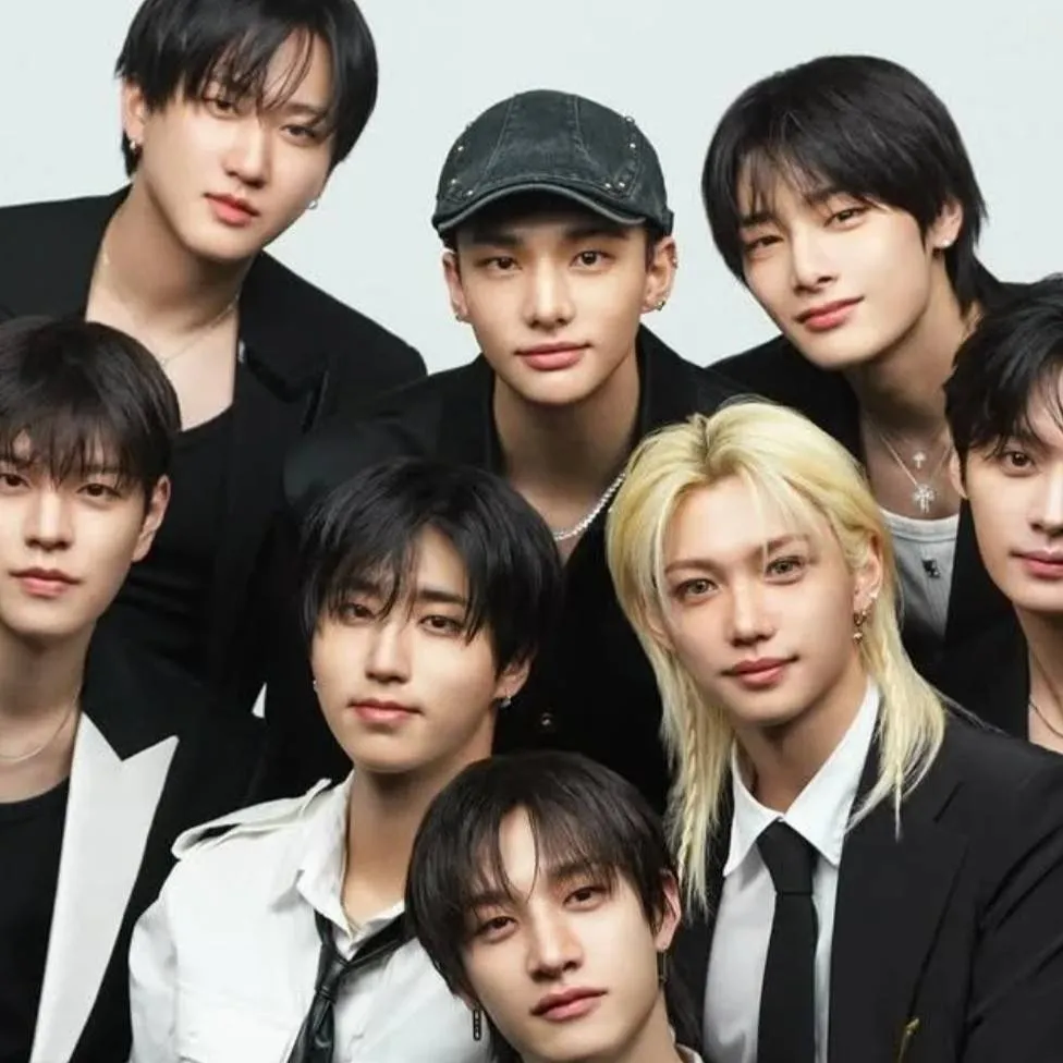 chat with ai character: stray kids 