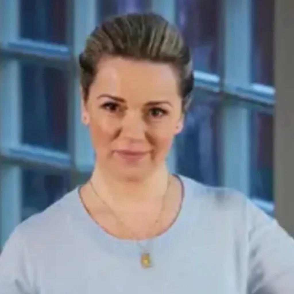 chat with ai character: Coral walker 