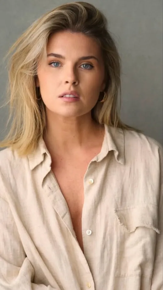 ai character: Erin Caldwell  background