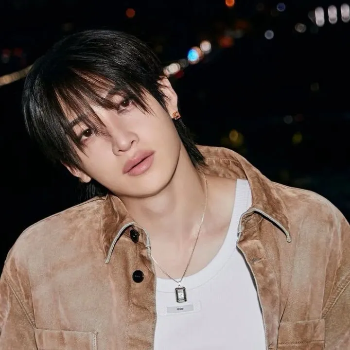 chat with ai character: Bang Chan