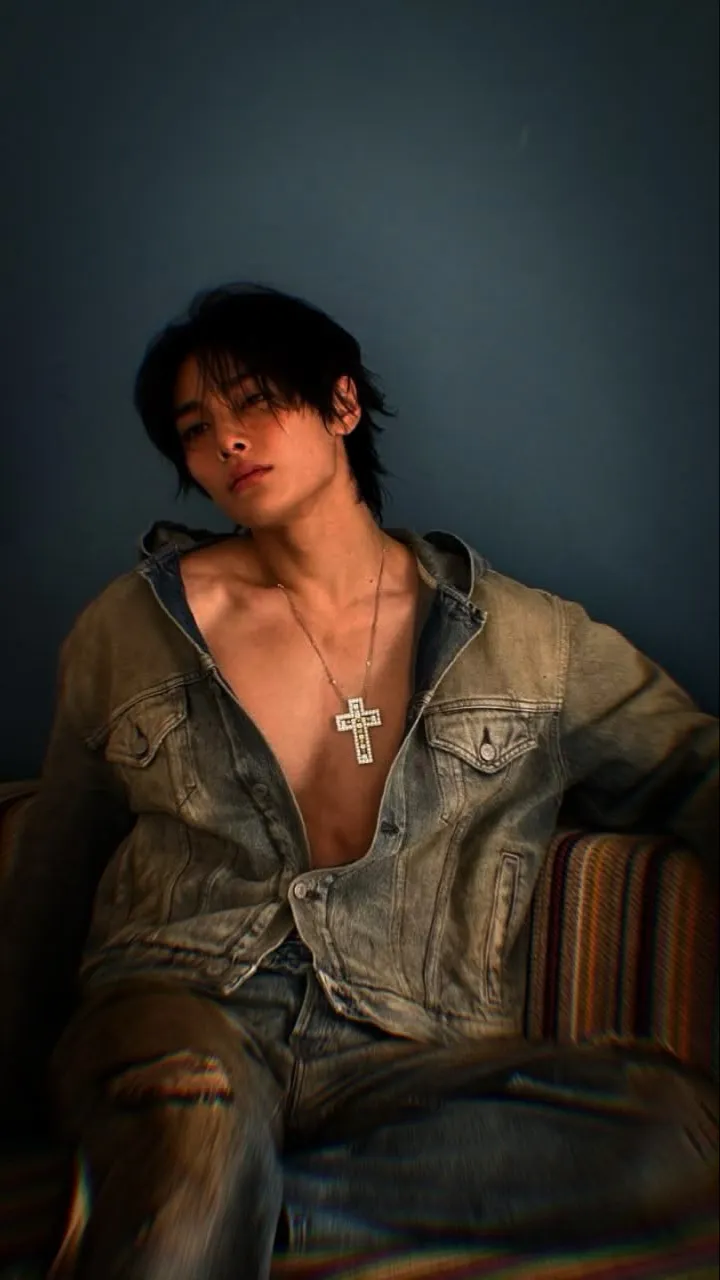 ai character: Jeongin (I.N) background